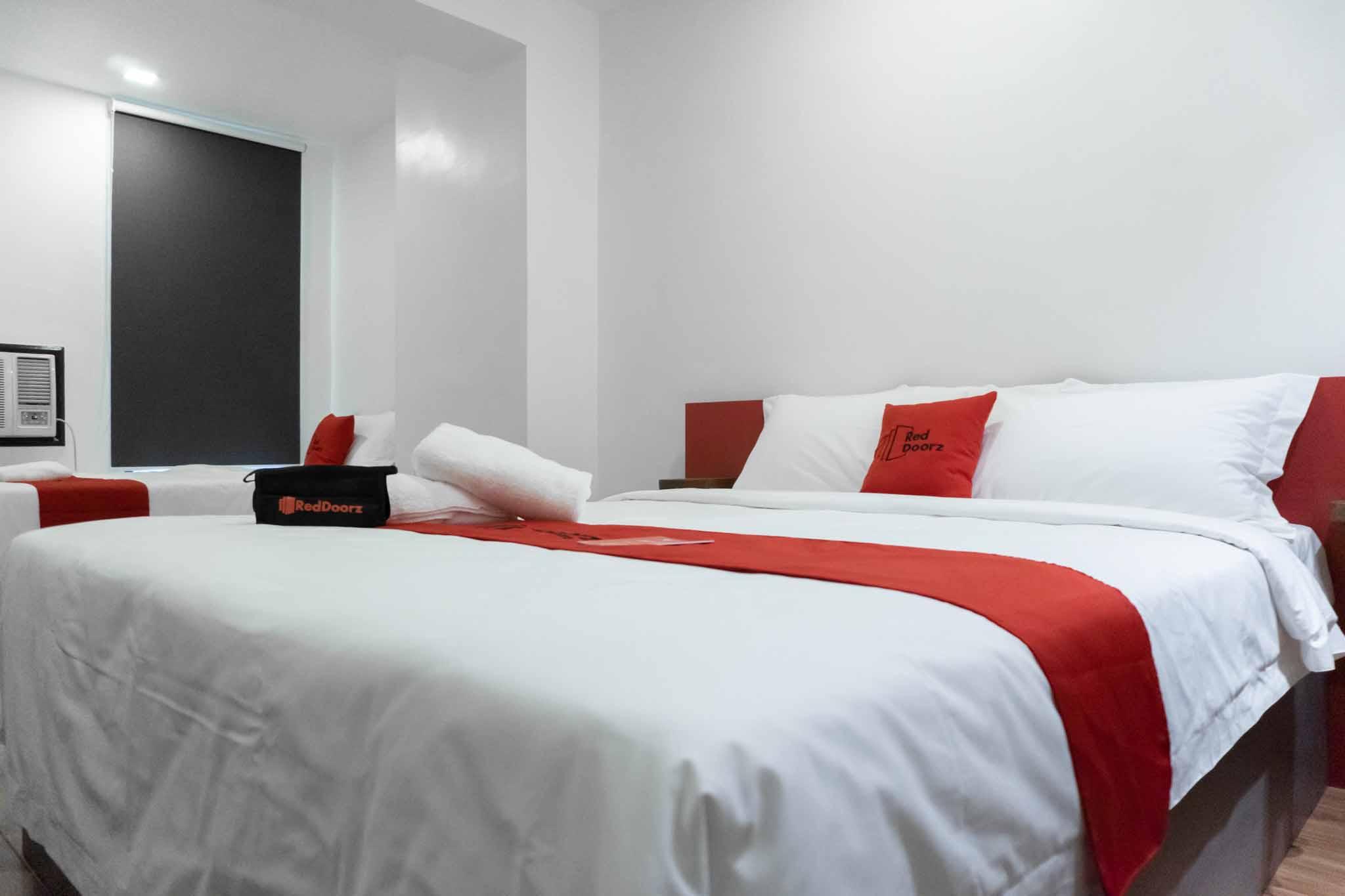 Reddoorz Plus At Mm Hotel Las Pinas Former Reddoorz Plus Near Bamboo Organ Exterior photo