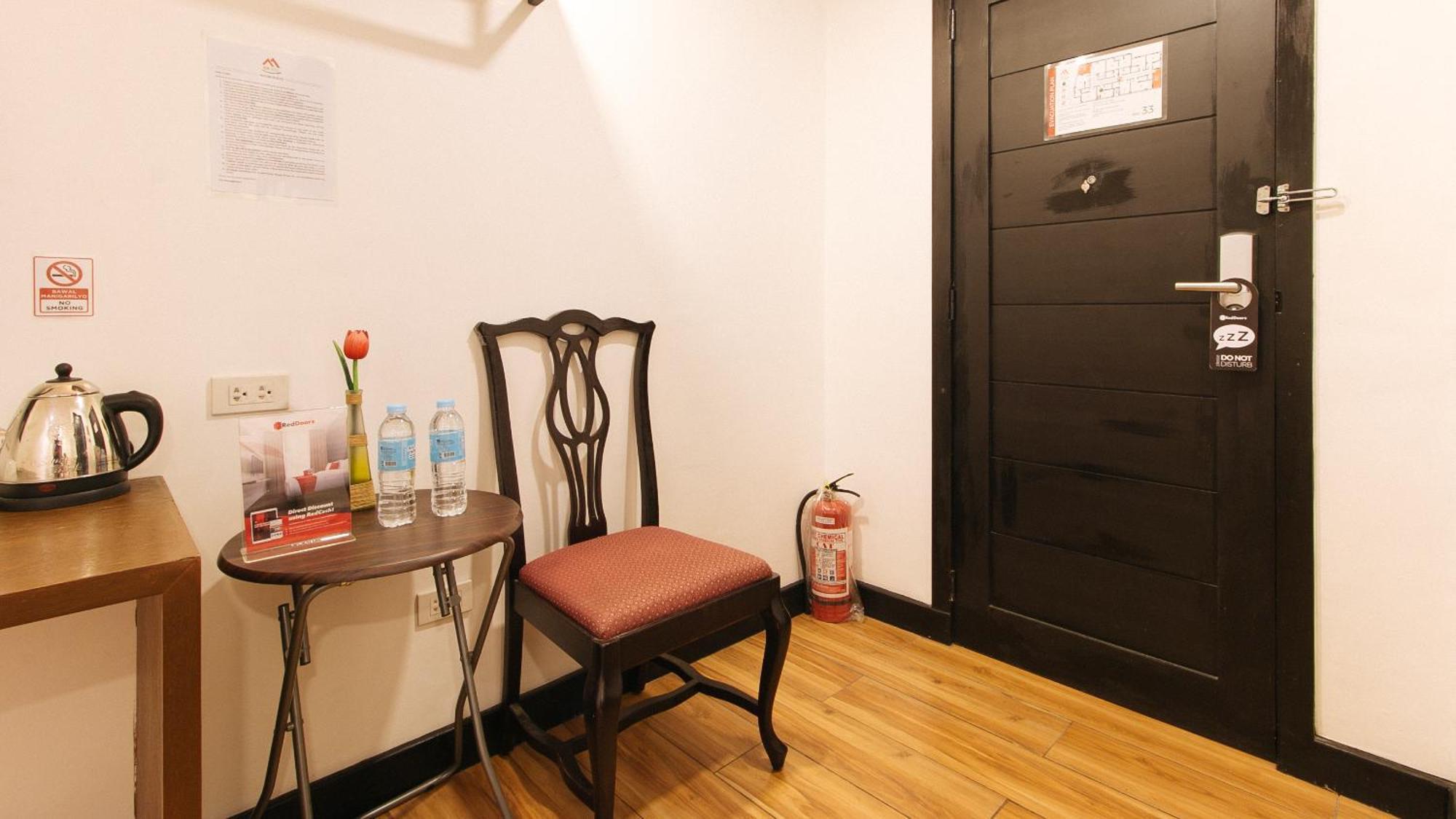 Reddoorz Plus At Mm Hotel Las Pinas Former Reddoorz Plus Near Bamboo Organ Exterior photo
