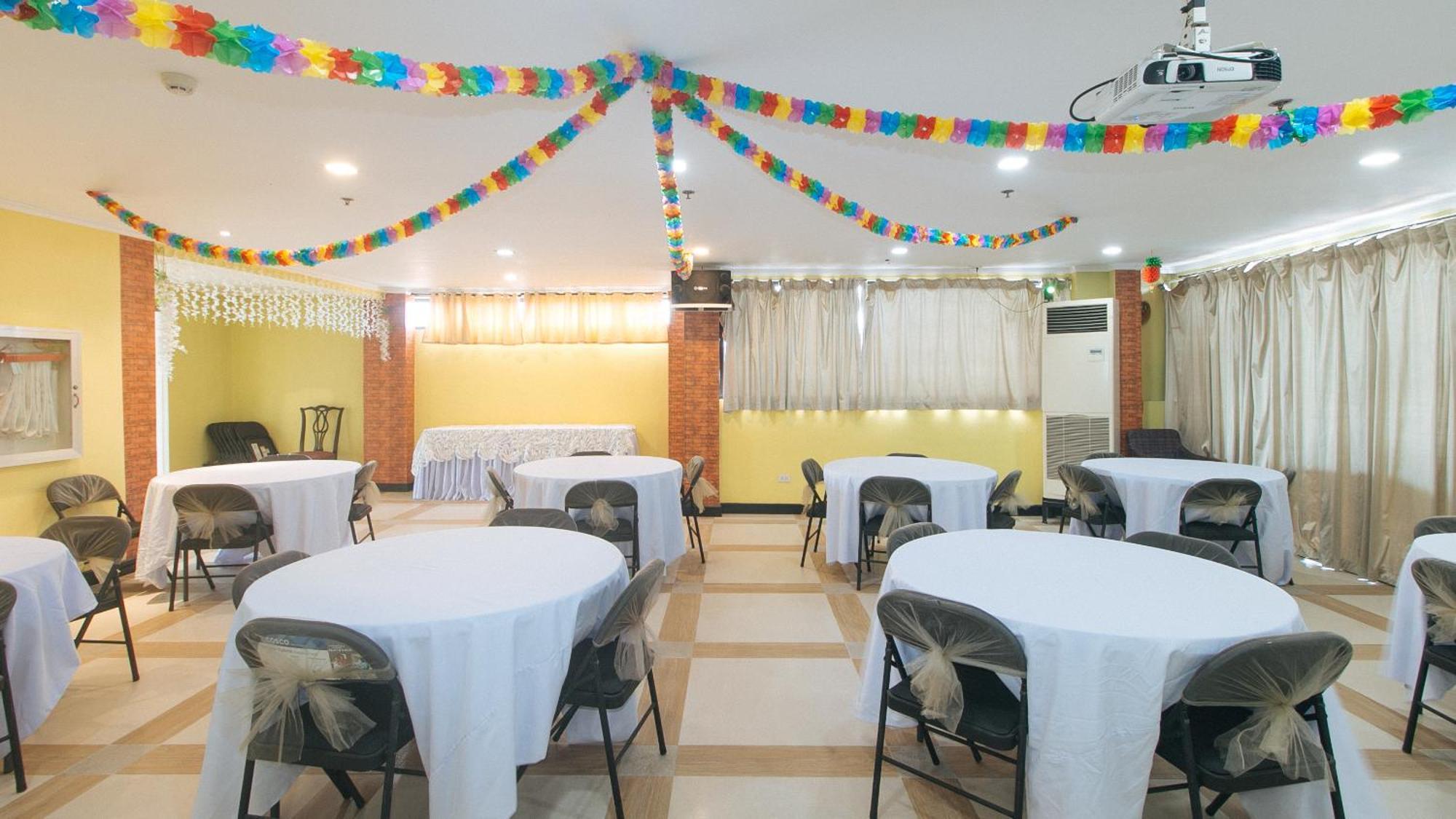 Reddoorz Plus At Mm Hotel Las Pinas Former Reddoorz Plus Near Bamboo Organ Exterior photo