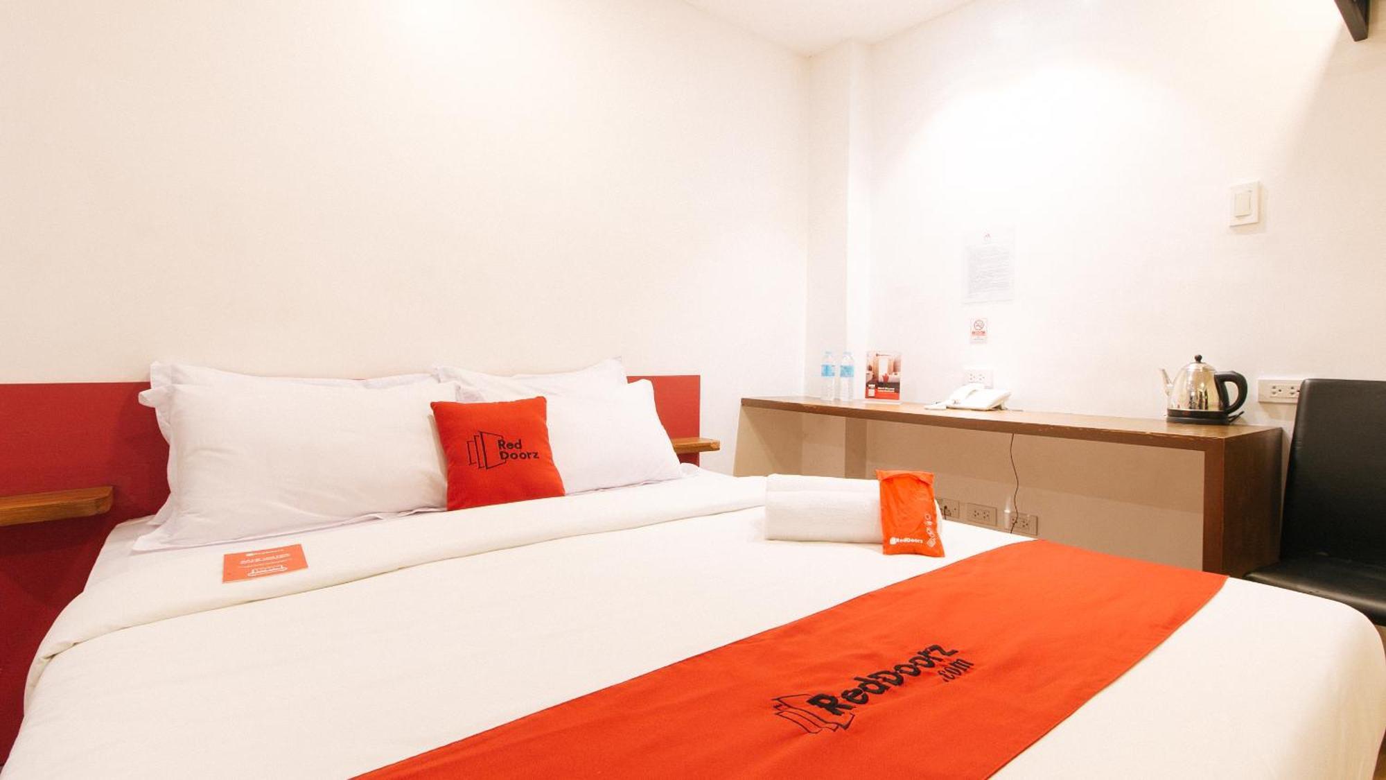 Reddoorz Plus At Mm Hotel Las Pinas Former Reddoorz Plus Near Bamboo Organ Exterior photo