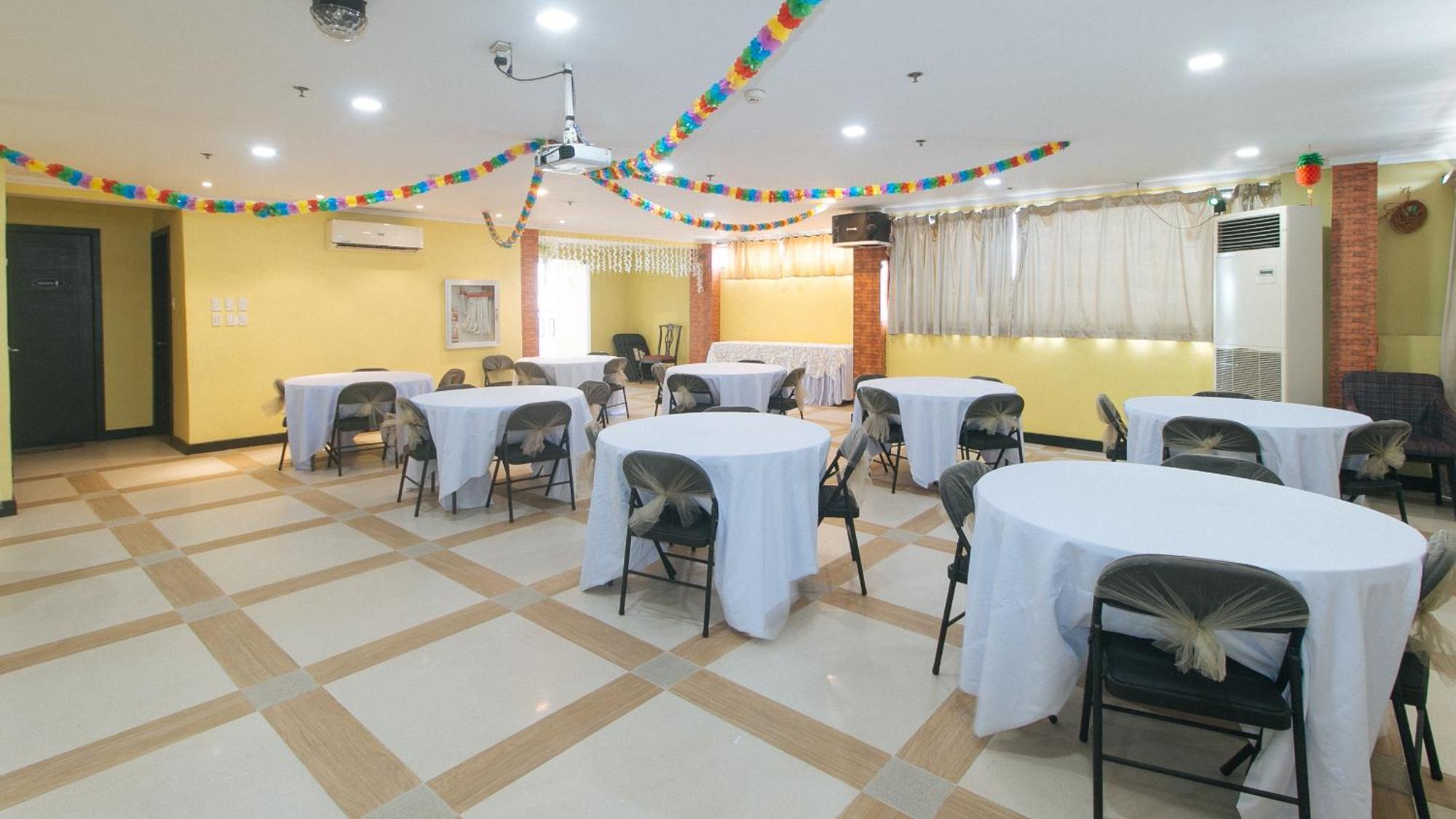Reddoorz Plus At Mm Hotel Las Pinas Former Reddoorz Plus Near Bamboo Organ Exterior photo