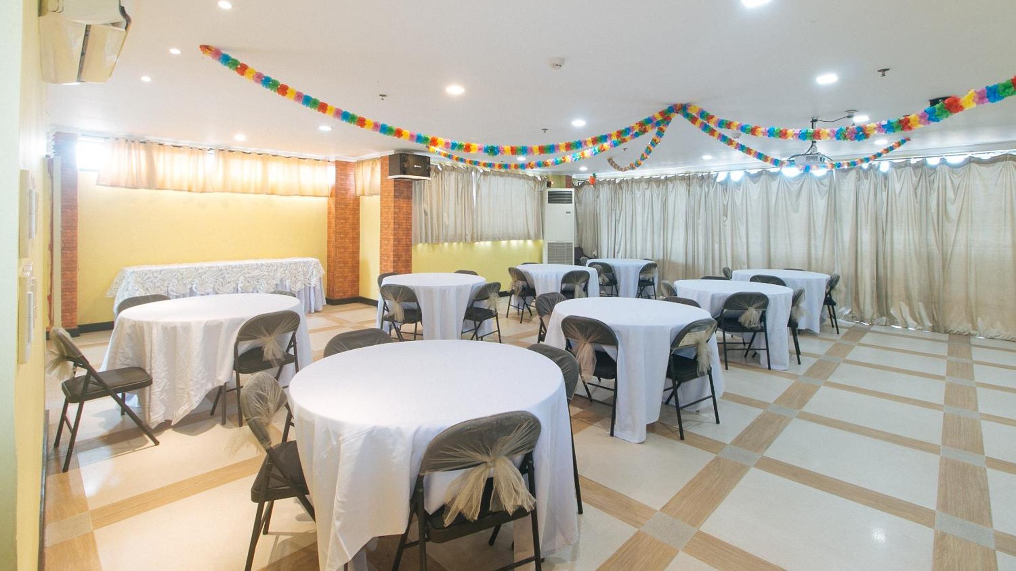 Reddoorz Plus At Mm Hotel Las Pinas Former Reddoorz Plus Near Bamboo Organ Exterior photo